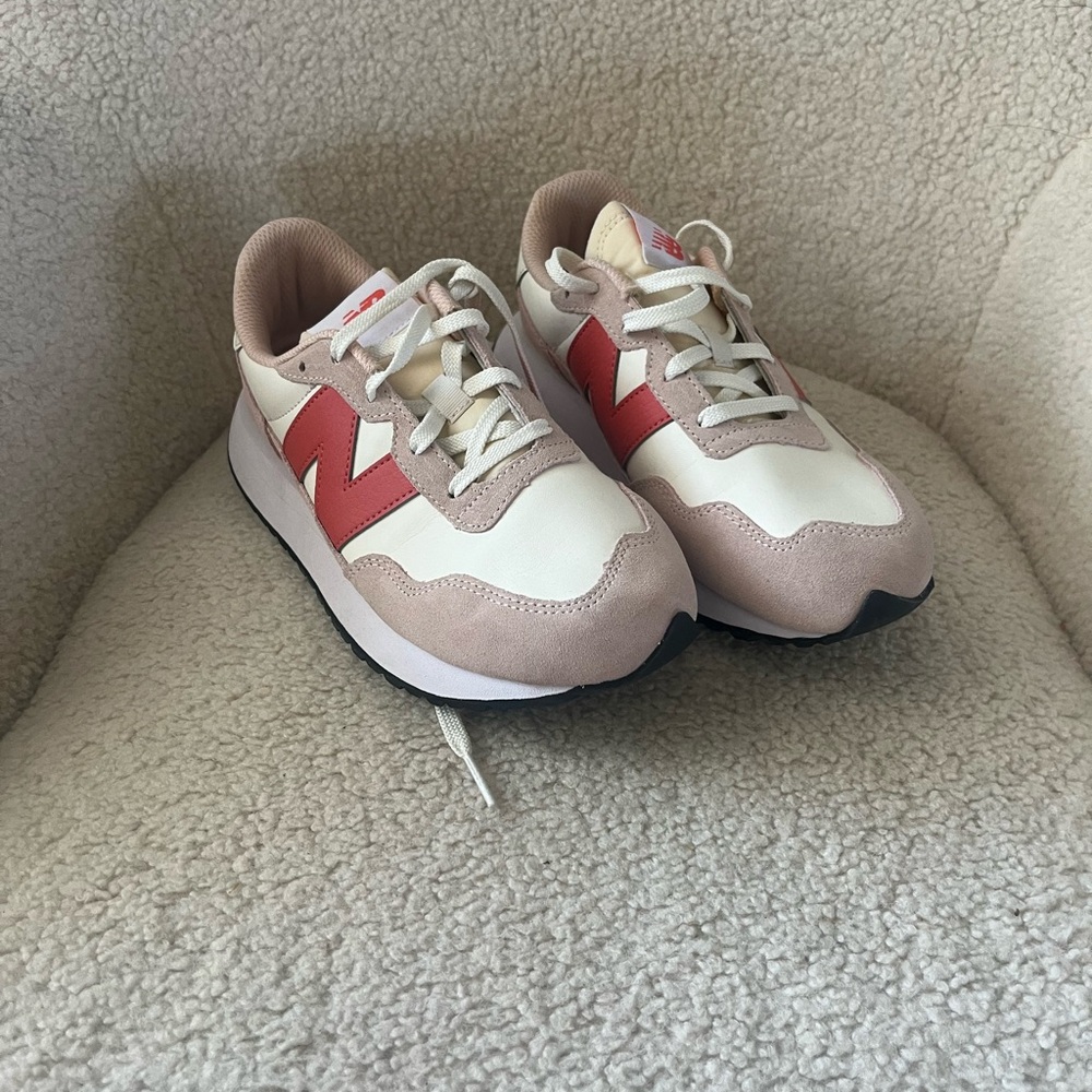 New Balance Women's Sneakers - White, and Pink